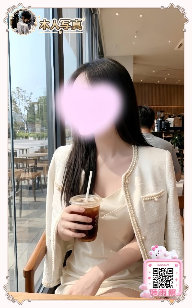 スタイル抜群で大人の色気を感じさせる女性です