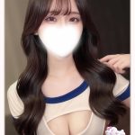 白くて柔らかい肌に、特に綺麗で上向きなお尻が魅力的