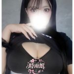上品な雰囲気の大人系お姉さん、見た目は清楚な会計士タイプ