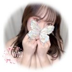 施術中は舌先でゆっくりと胸元をなぞりながら