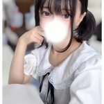 小柄で清楚な雰囲気ながら
