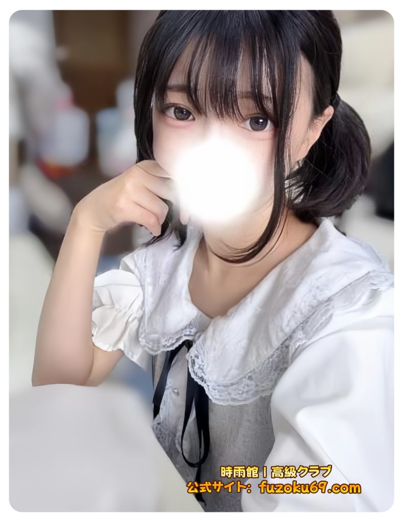 小柄で清楚な雰囲気ながら