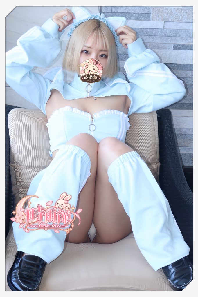 色白で顔立ちの整った女の子
