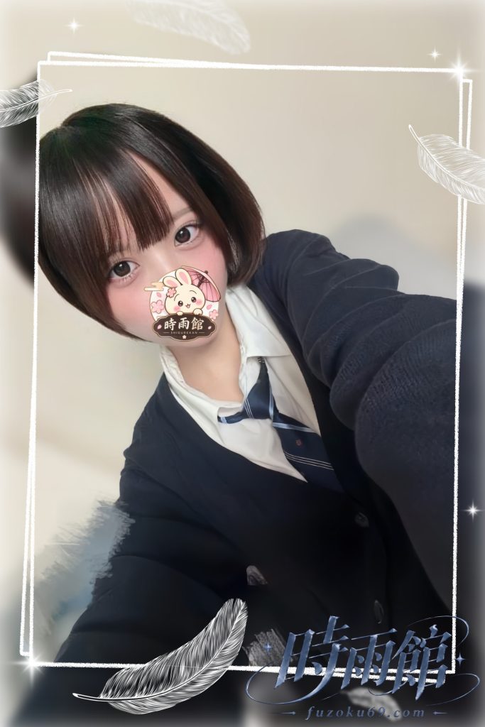 小柄な身体で自ら脚を開いて求めてくる