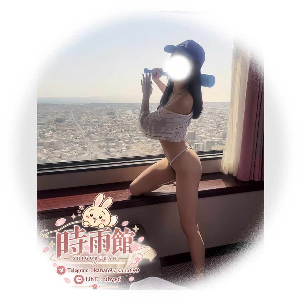 知的なメガネ女子の優しい雰囲気に