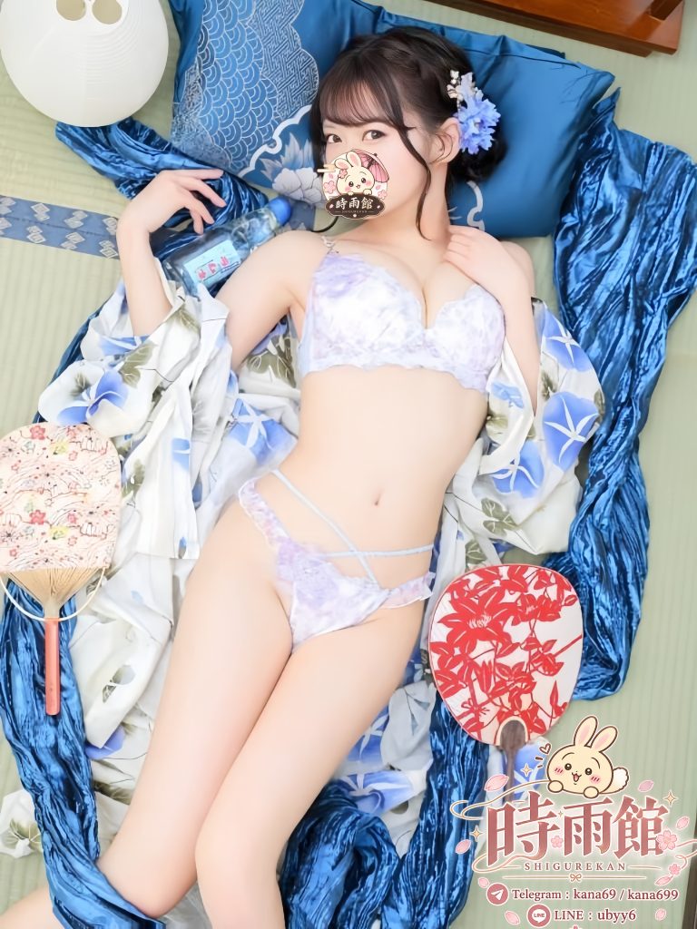 小柄な身体に、目を引くほど豊かなバスト！