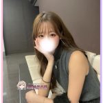 おしゃれで気質の良い甘いアパレル美女