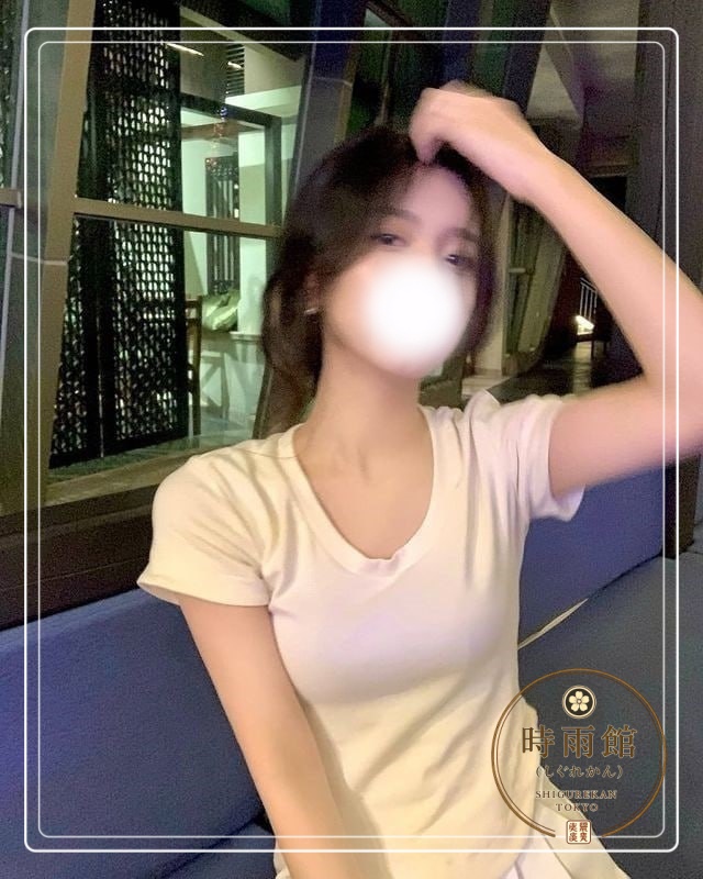 小柄で幼い顔立ちの学生妹