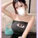 ステージの裏で、もう一つの顔が目を覚ます