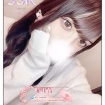 御姐風の瞳に少し冷たい清冷感が漂う