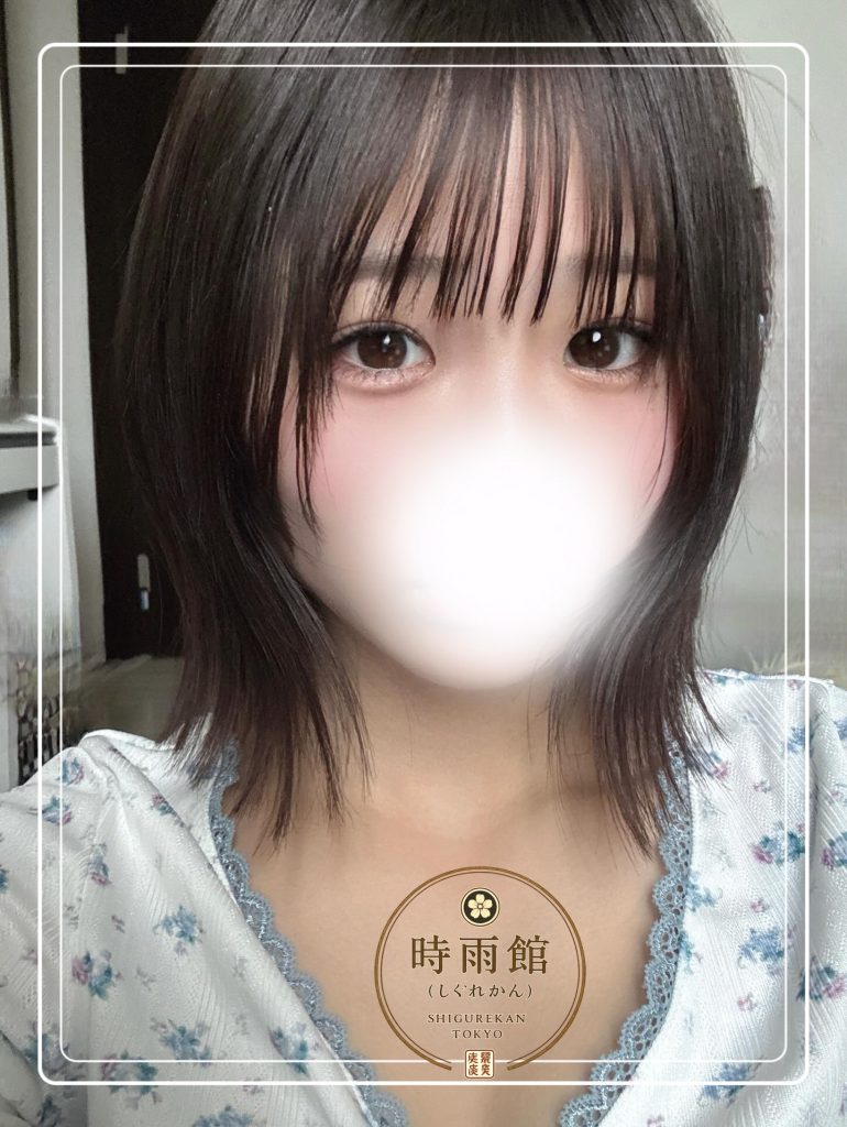 恥ずかしがり屋の色白少女、ギャップが魅力的