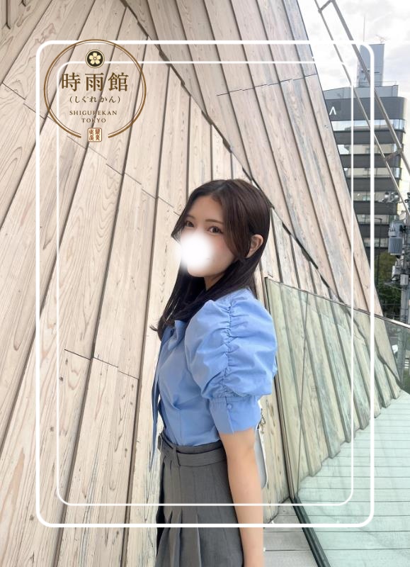 笑顔に隠れた誘惑！Dカップ美女