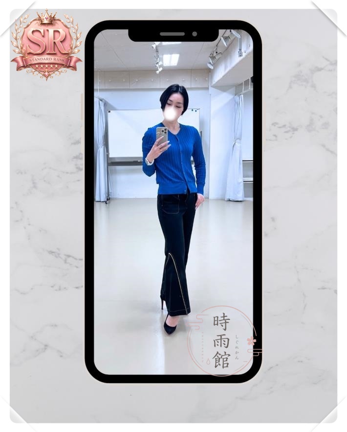 大人っぽい雰囲気の人妻タイプで