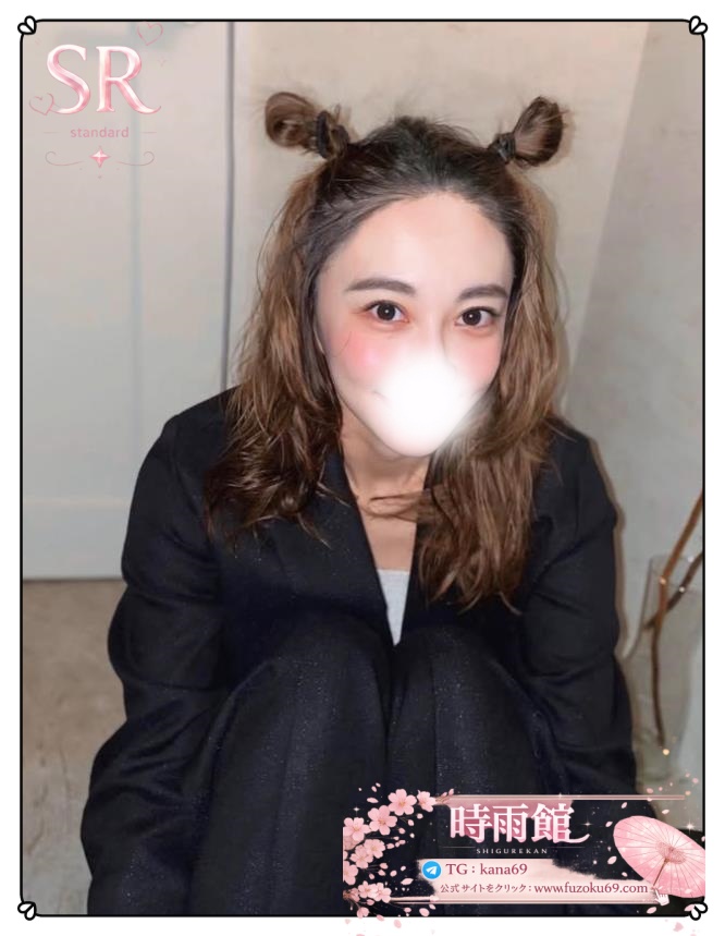 華やかなルックスと存在感が魅力的な女性です