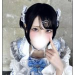 地雷系ファッションがよく似合う、洗練された雰囲気の女性です