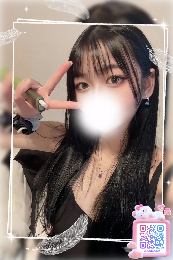 優しい眼差しで甘え、サービス中は恋人を大切にする女友達のように振る舞います