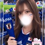 彼女は、気品と魅力を兼ね備えたセクシーモデルタイプの女性