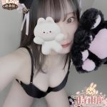 小柄で素直な女子大生タイプ